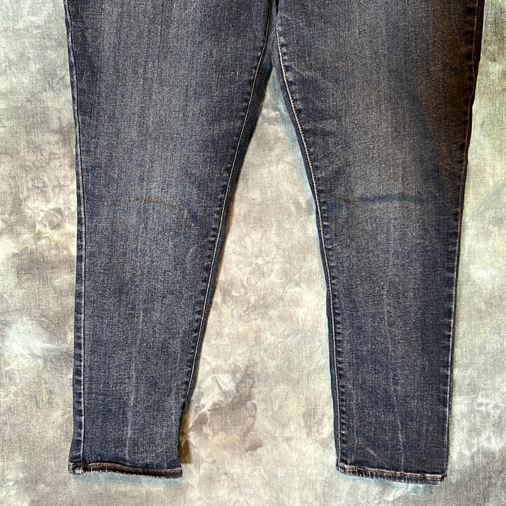Levi’s 711 Skinny Distressed Jeans Women's size 32 - Picture 6 of 16